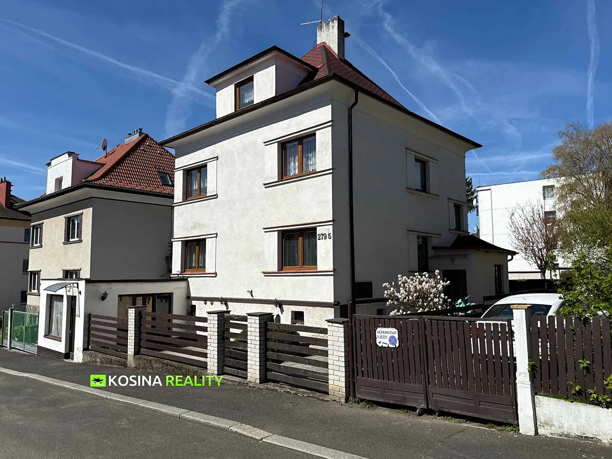 Prodej rodinného domu 370 m², pozemek 515 m²
